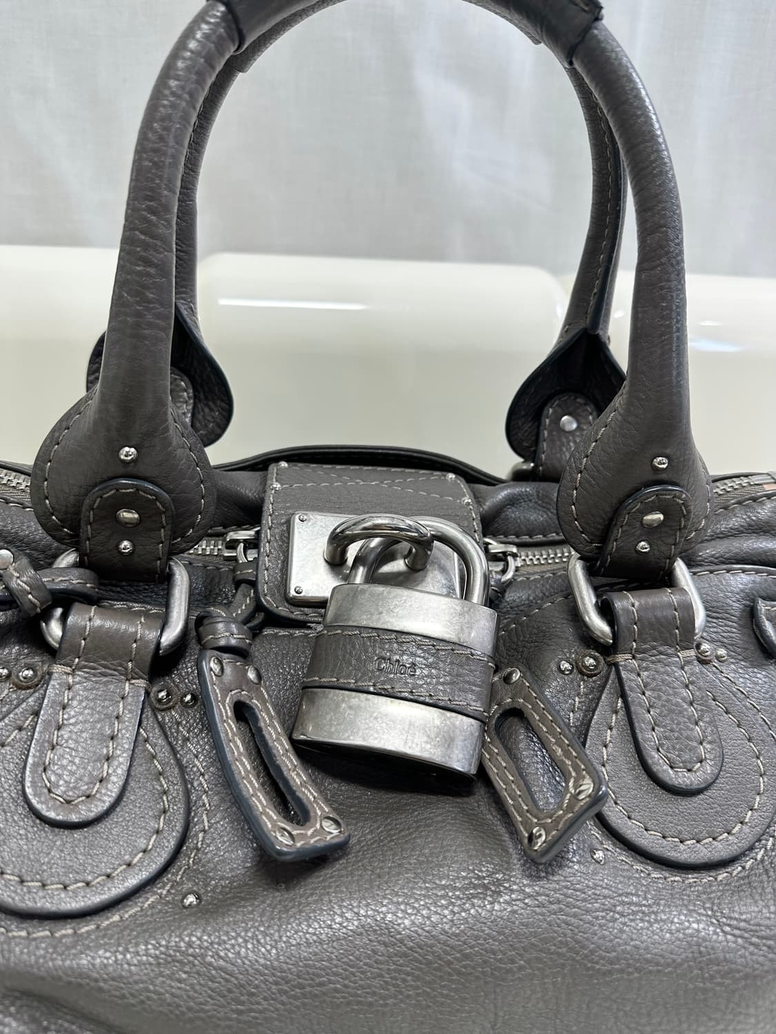 ❌거래중[A+ 정품] 끌로에 패딩턴백 다크그레이 상품이미지7