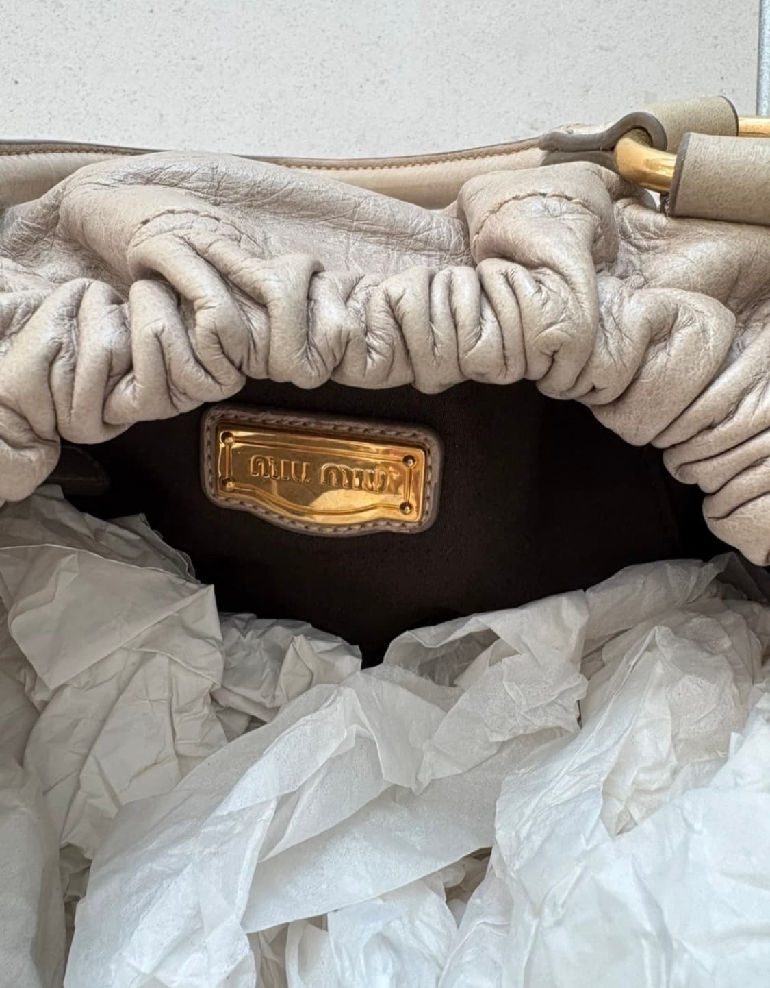 미우미우 가죽토트백(구매가 240) 상품이미지3