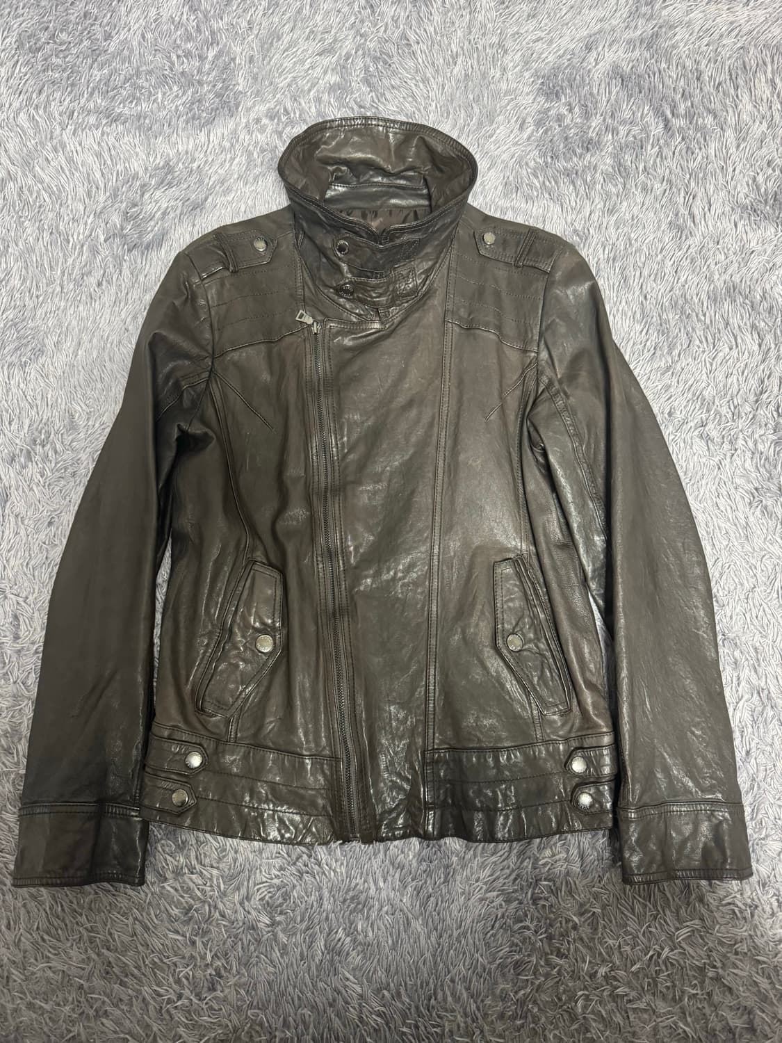 Guess 하이넥 사선 집업 램스킨 자켓 상품이미지1