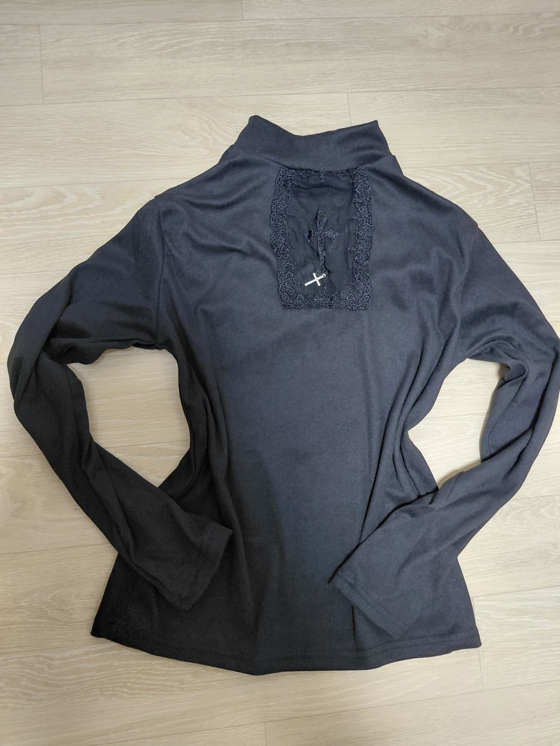 쉬인 블랙 십자가 시스루 컷아웃 기모 목폴라 상품이미지1