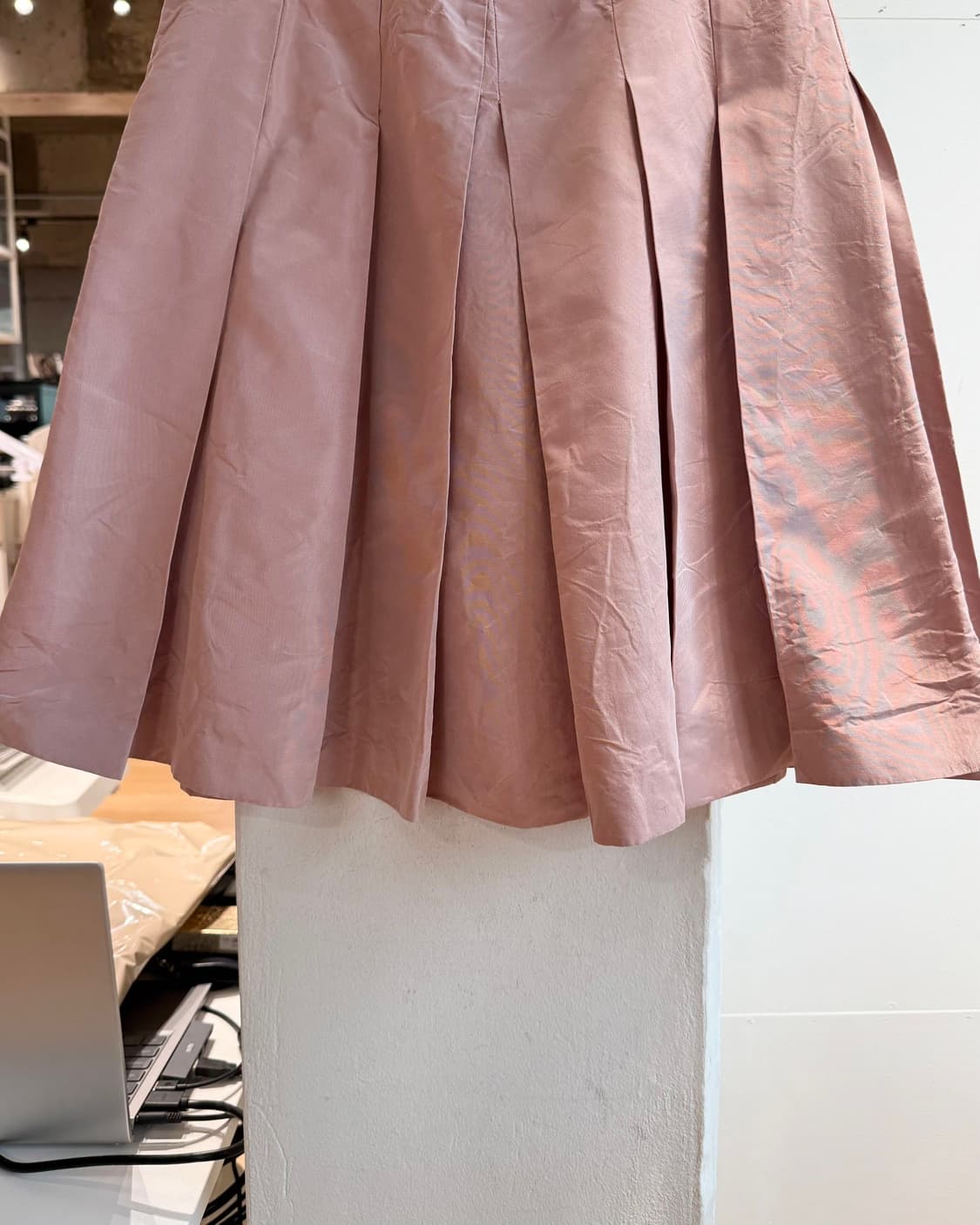 프라다 핑크 실크 핀턱 랩 미디스커트  상품이미지7