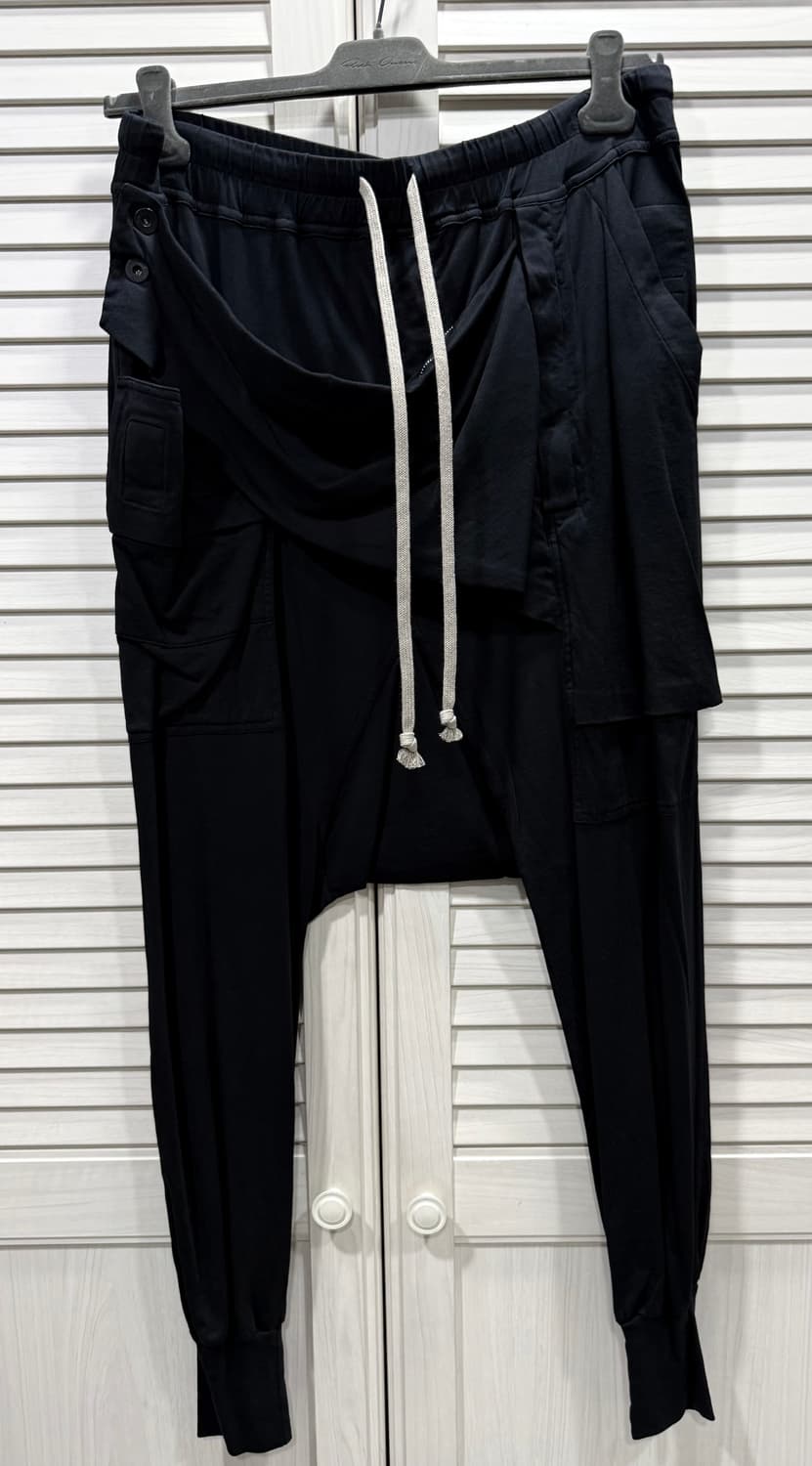 릭오웬스 2018 더블버튼 앞포켓 배기 조거 팬츠  상품이미지1