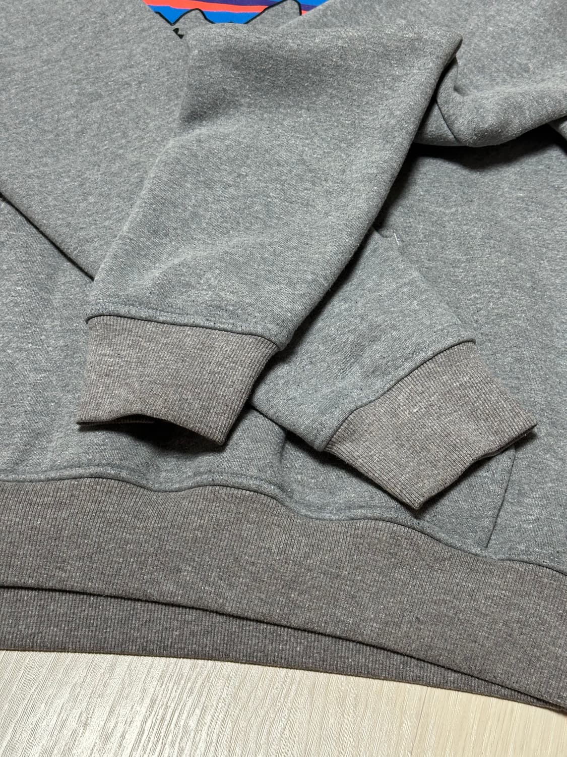 파타고니아 PATAGONIA P-6 로고 기모 후드티 그레이 상품이미지4