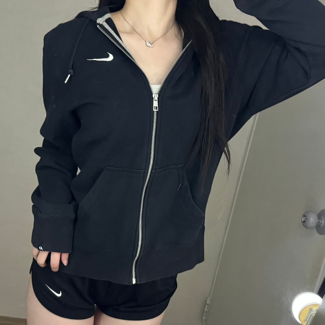 나이키 스우시로고 후드집업 🤍🖤 상품이미지2