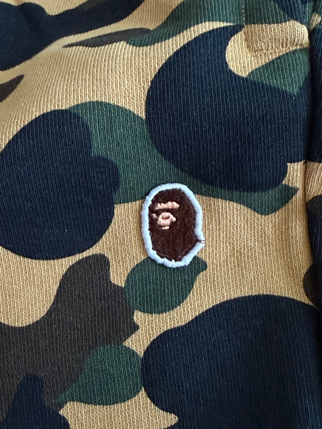 베이프 퍼스트 카모 자카드 원 포인트 릴렉스드 핏 스웨트쇼츠 옐로우 상품이미지4