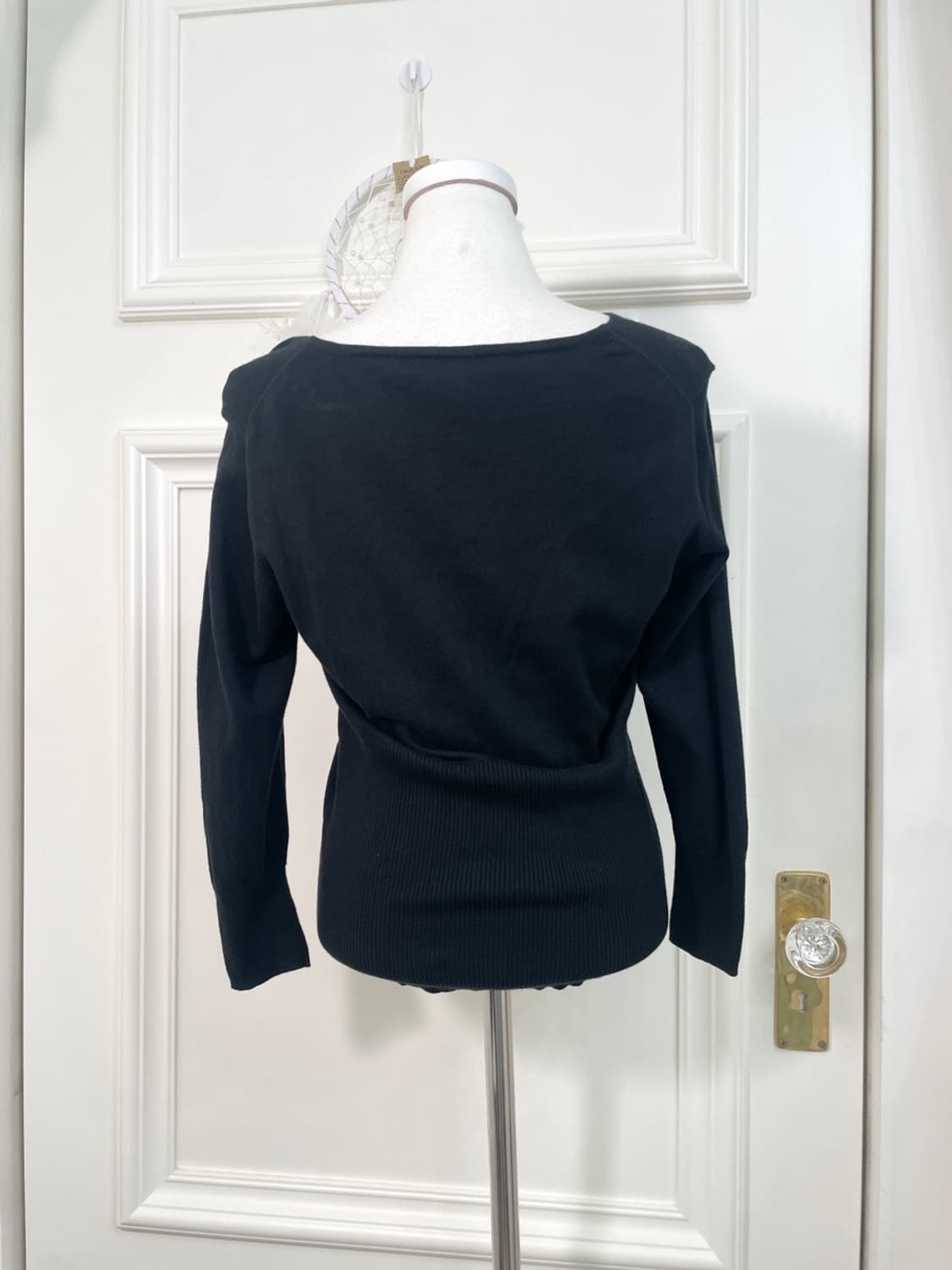 LAURA ASHLEY black bow twist knit top 상품이미지3