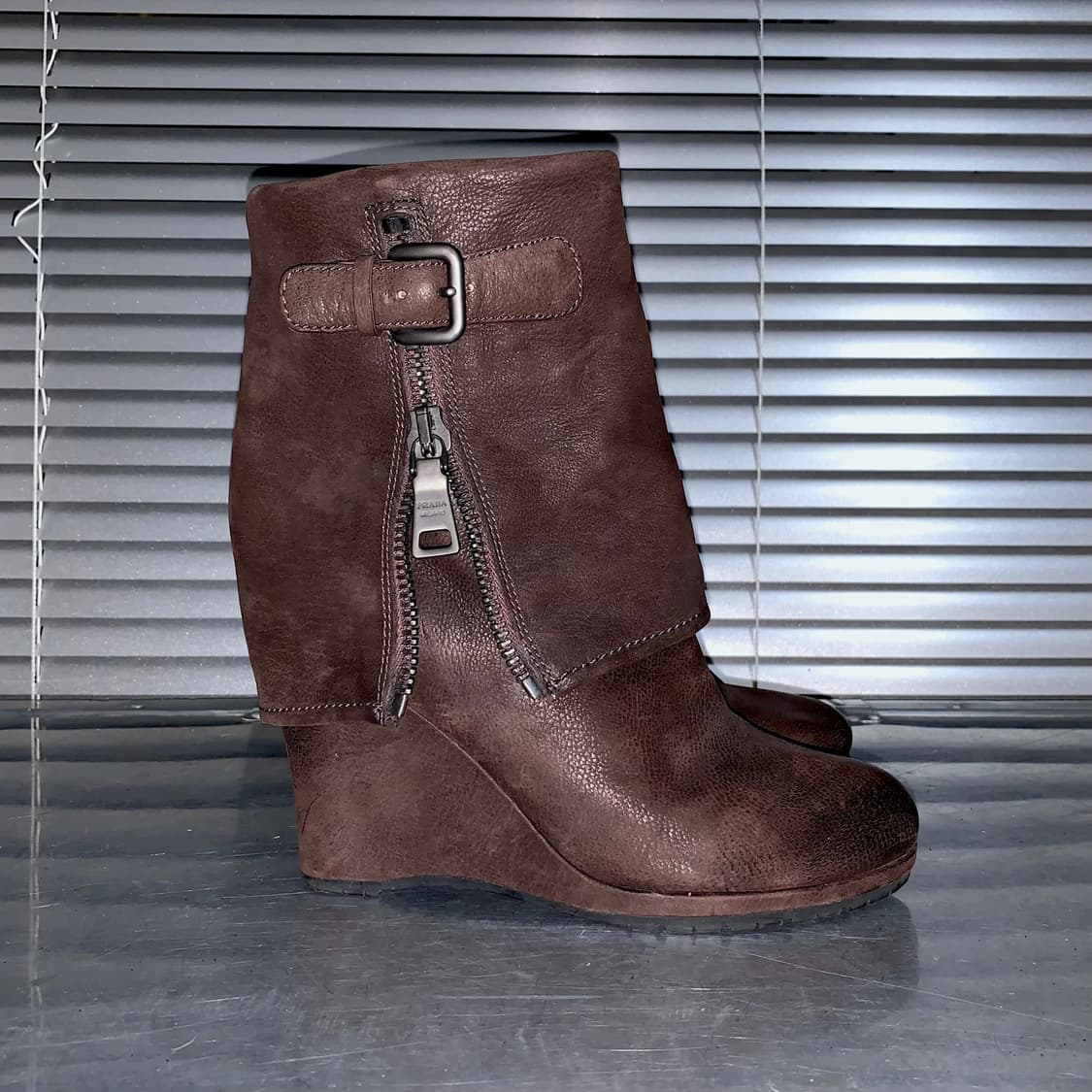 00s 프라다 디스트레스트 지퍼 커프 웨지 부츠 상품이미지4