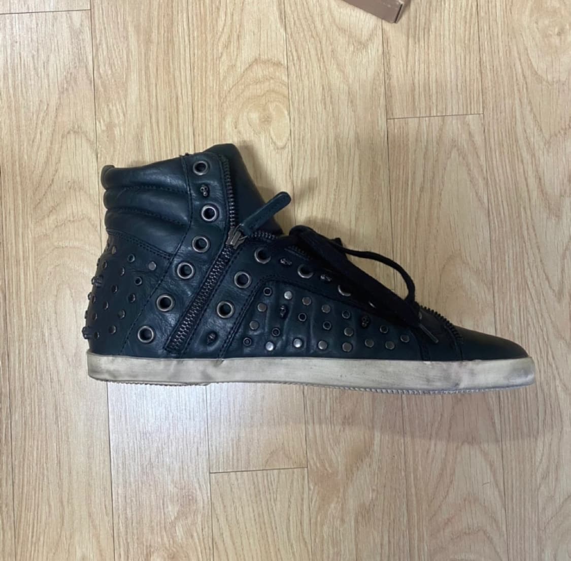 아쉬 Ash 블랙 스컬스터드 레더 하이탑 스니커즈 44 상품이미지2