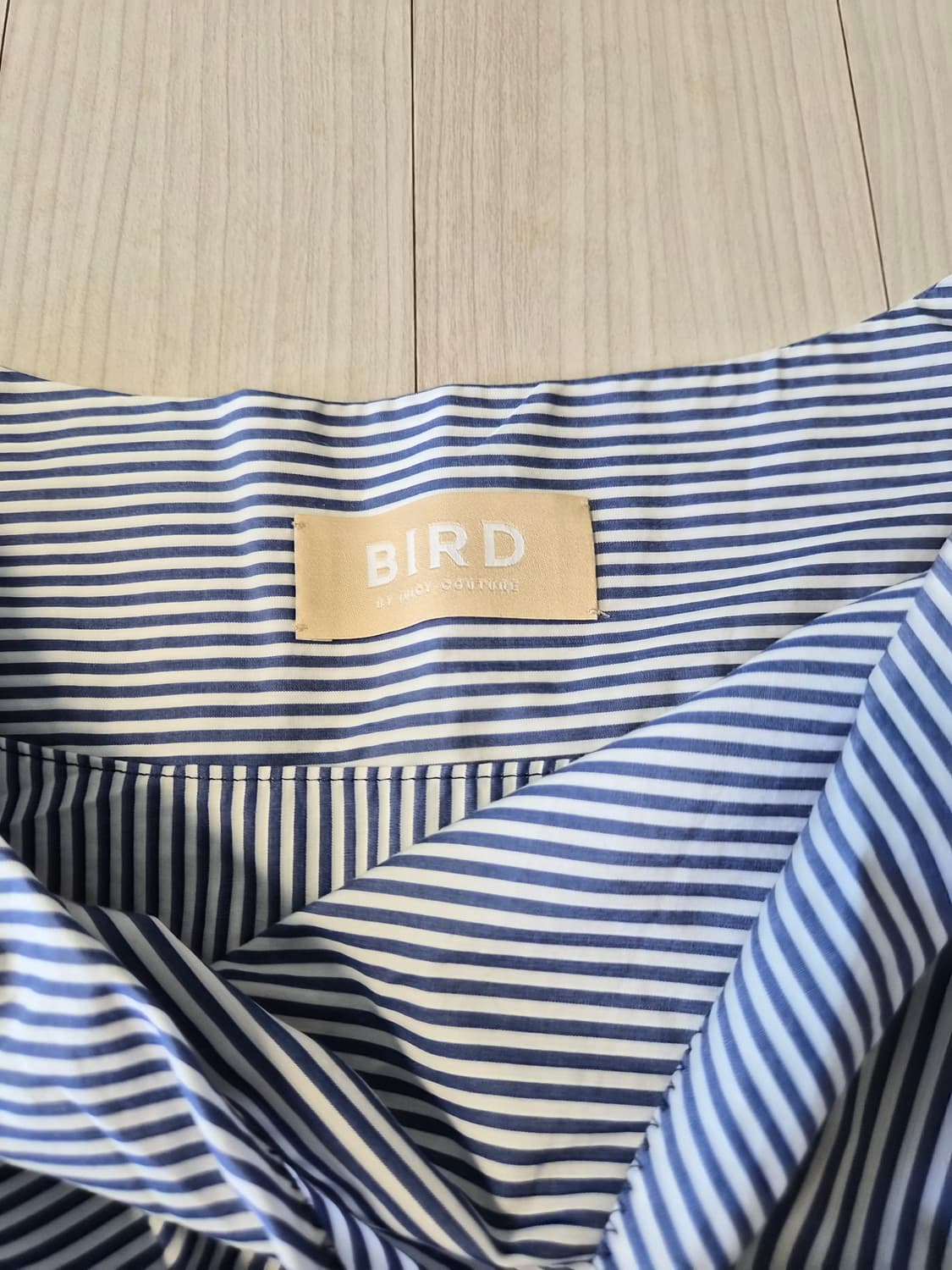 쥬시꾸뛰르 BIRD 한섬정품 / 스트라이프 드레이프 블라우스 상품이미지3