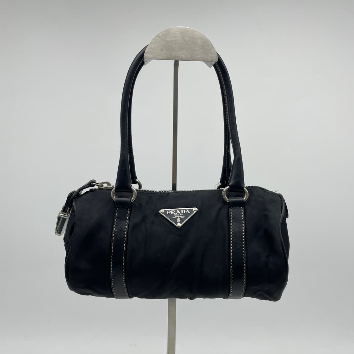 프라다 블랙 테수토 미니 원통백 상품이미지2