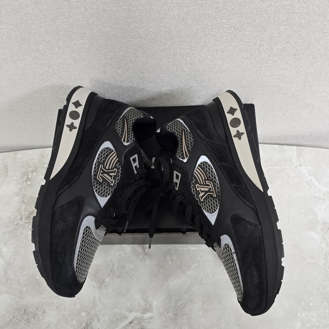 루이비통 런어웨이 스니커즈 신발 6사이즈 250 255 판매 상품이미지4