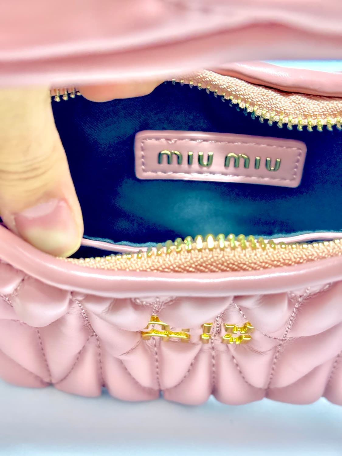 미우미우 핑크 마테라쎄 숄더백 상품이미지3