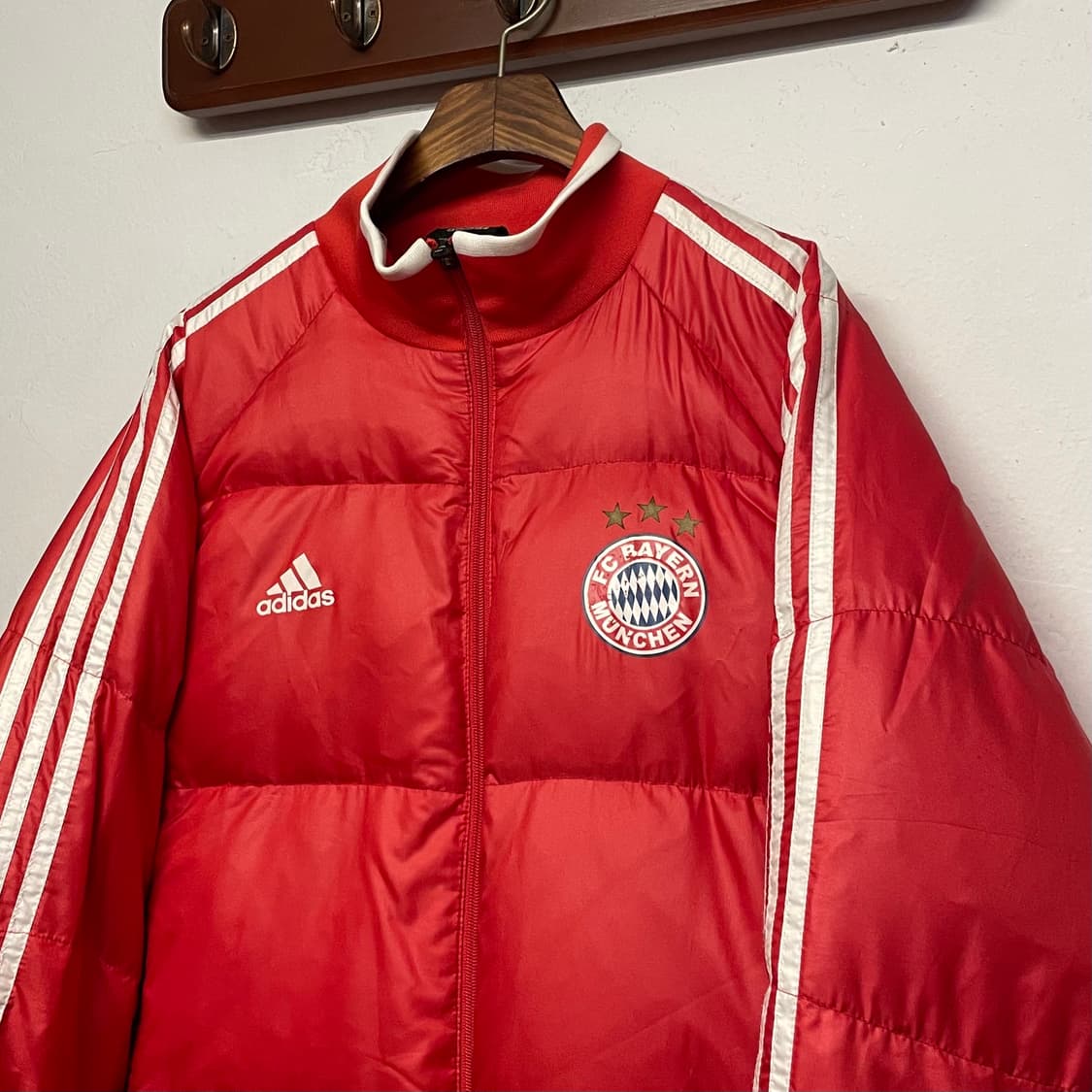 아디다스 바이에른 뮌헨 덕 다운 패딩 자켓   상품이미지2