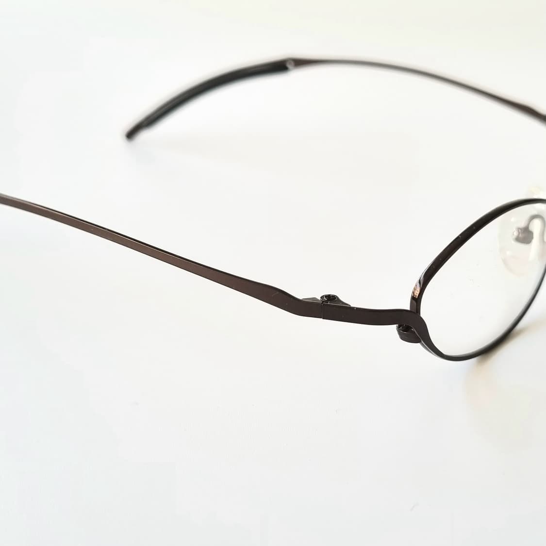 데드스탁 지적인 분위기를 완성하는 슬림 메탈 안경테 상품이미지6