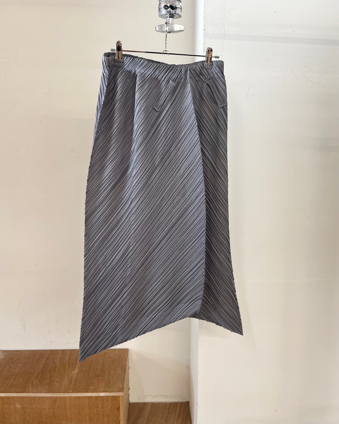 플리츠 플리즈 그레이 비대칭 플리츠 스커트 상품이미지1