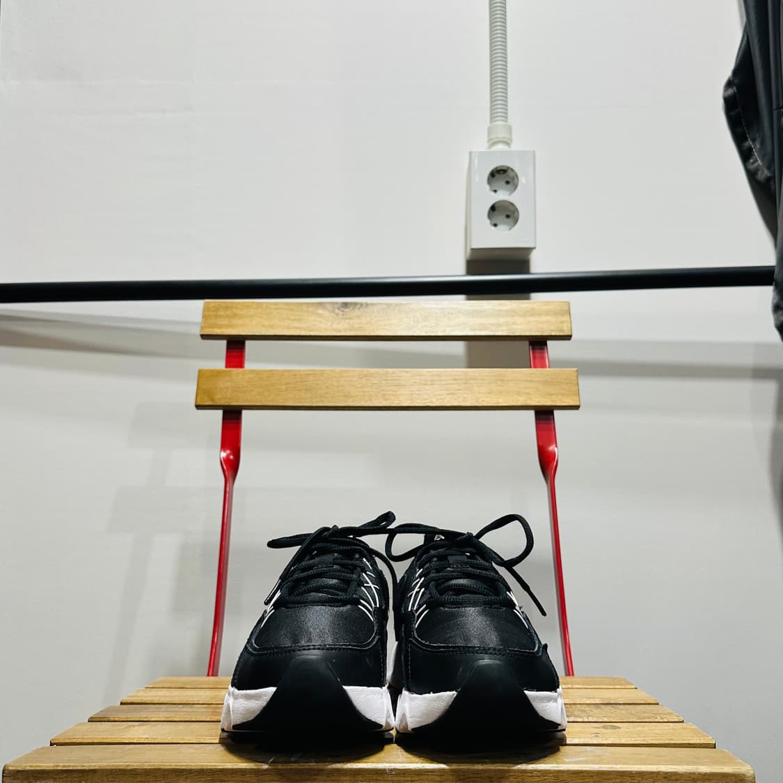 245) 나이키 운동화 여성 여자 신발 라이즈 365 블랙 화이트 상품이미지2