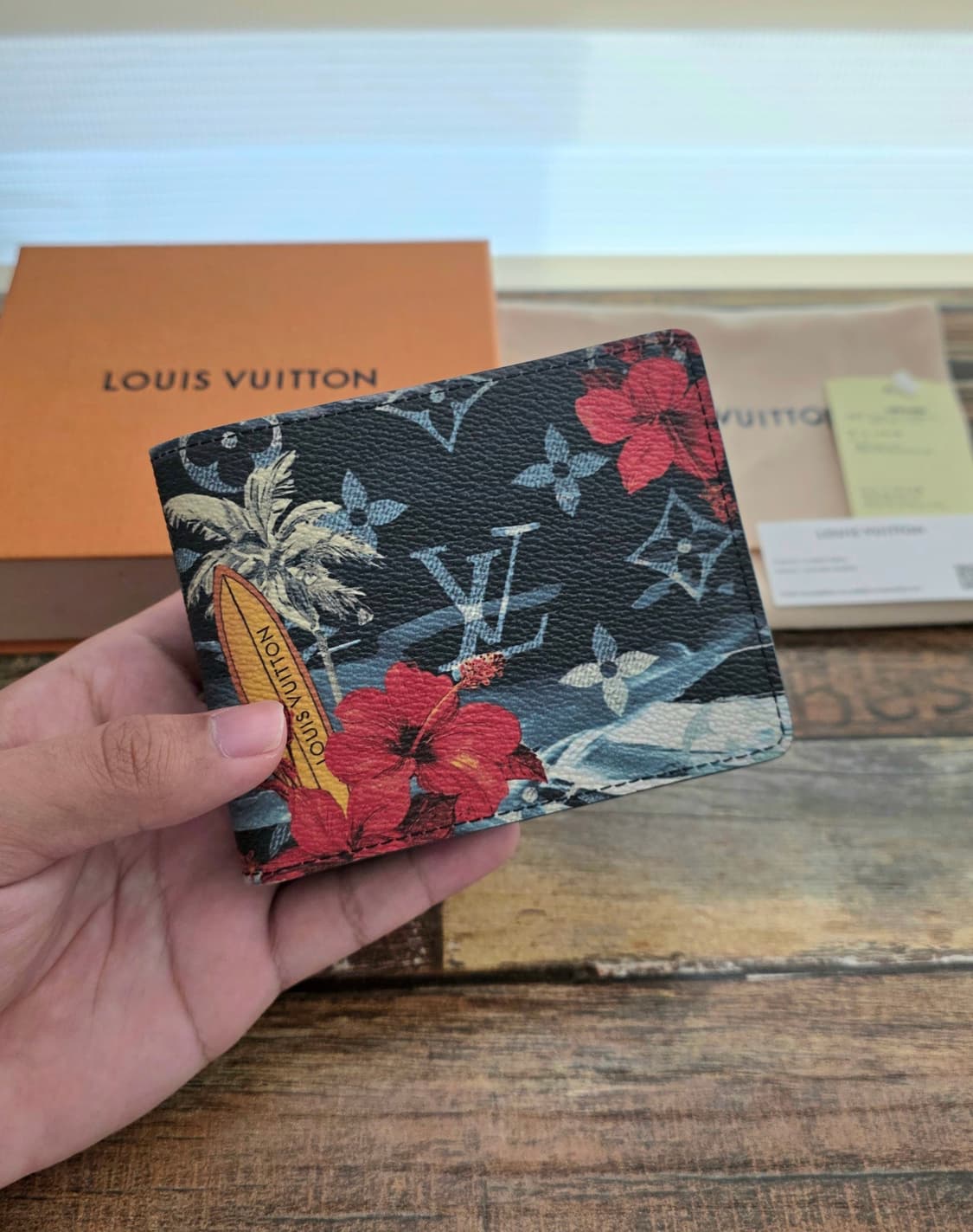 [새상품급,한정판]루이비통 서핑 반지갑 상품이미지1