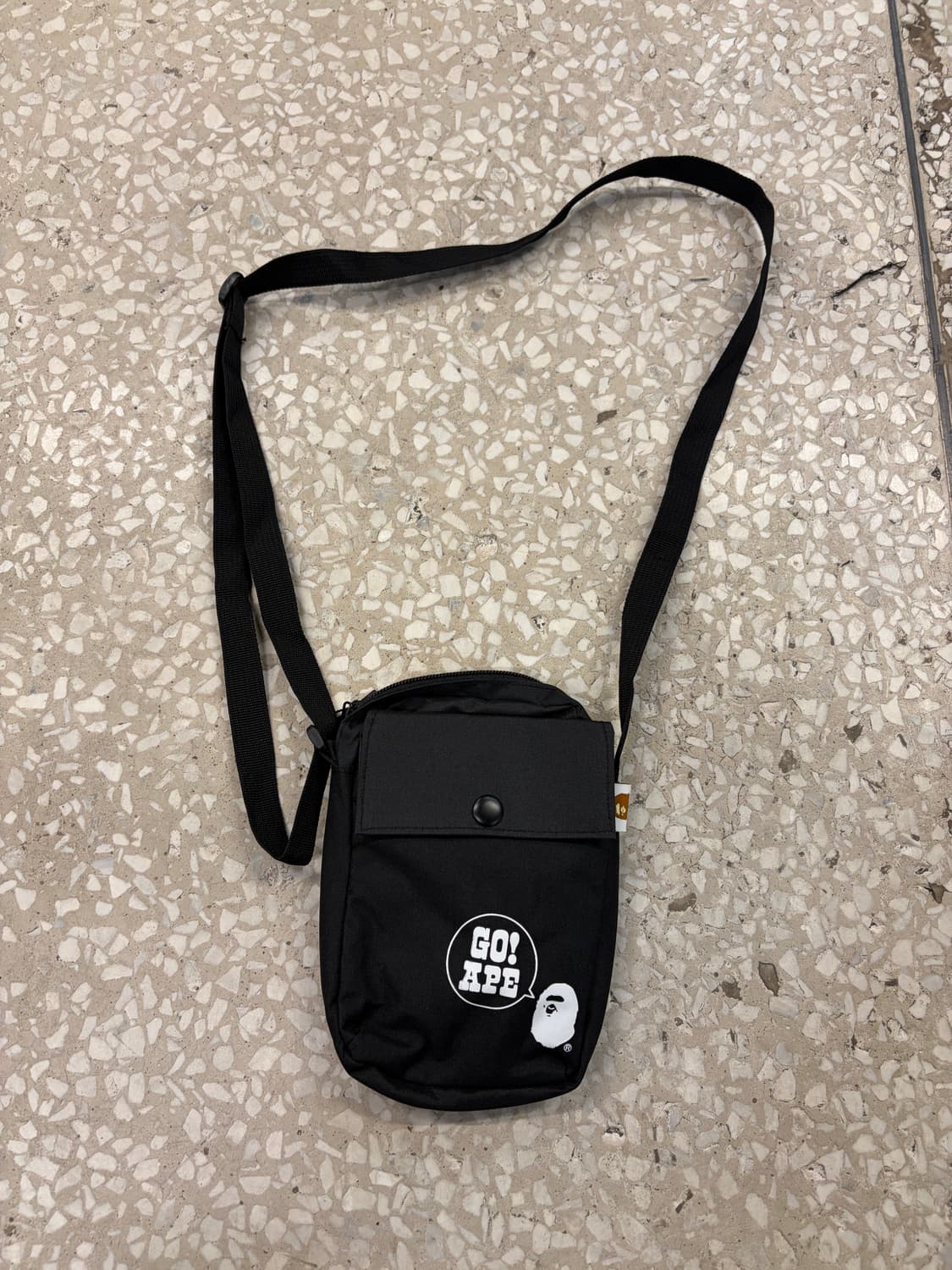 APE “GO APE” Mini Crossbody Bag – Black 상품이미지1