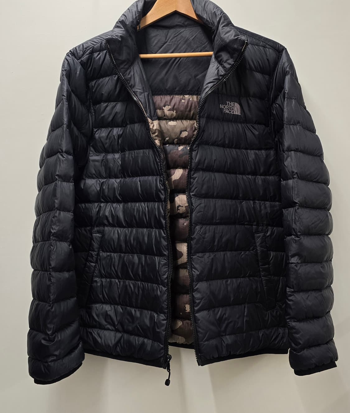 노스페이스 카모플라쥬 리버시블  양면 구스경량패딩.   싸이즈 105~1 상품이미지4