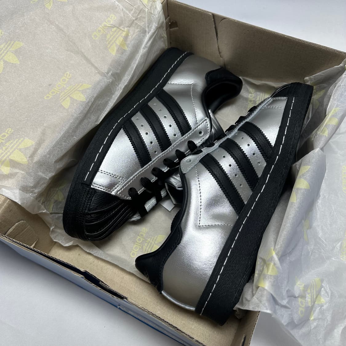 (W260/US7) 아디다스 슈퍼스타82 실버 메탈릭 코어 블랙 새제품 상품이미지5