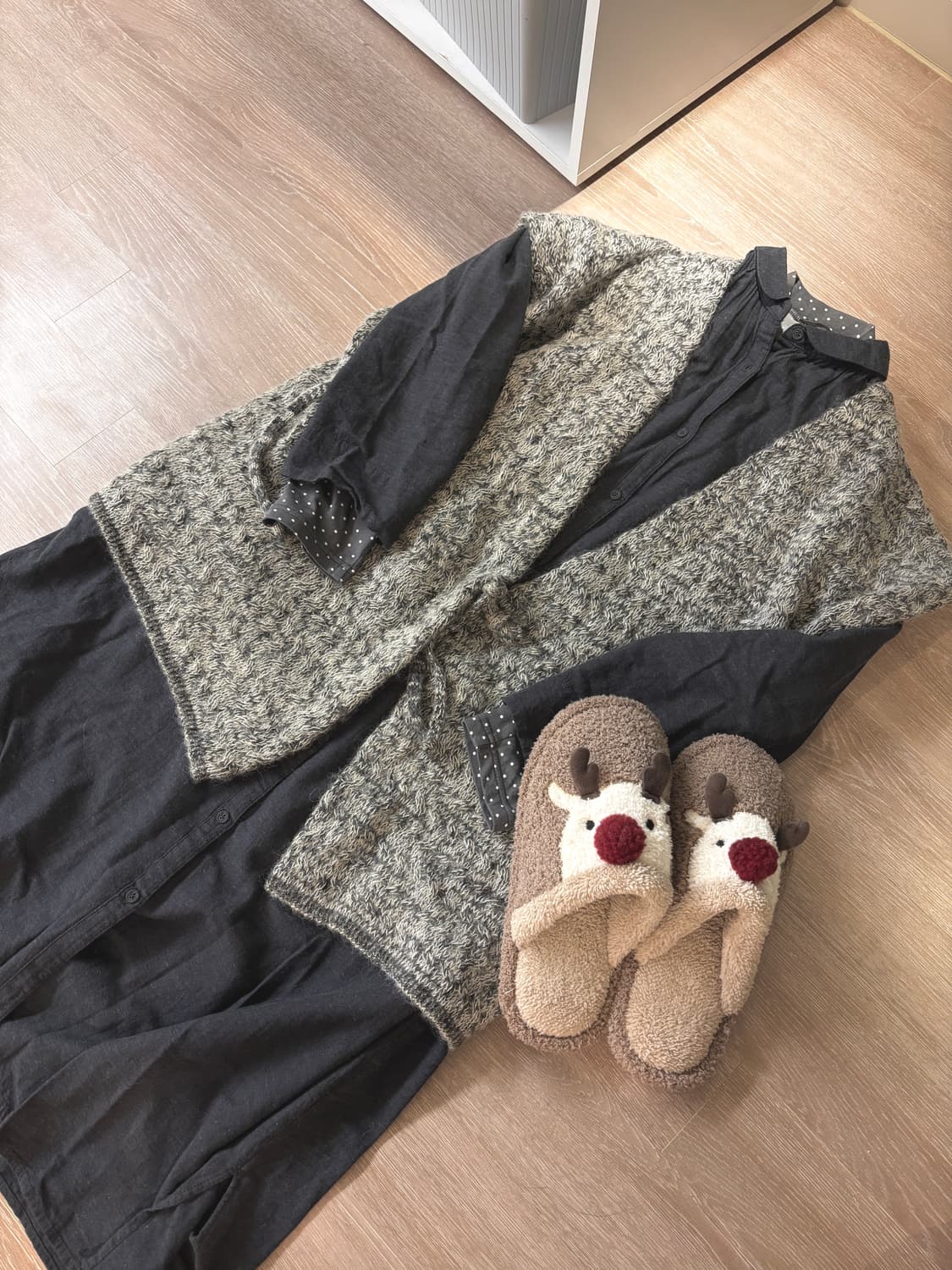 난로불 앞에서 차 마실 거 같은 귀여운 쿠모리 코디🍵 상품이미지1