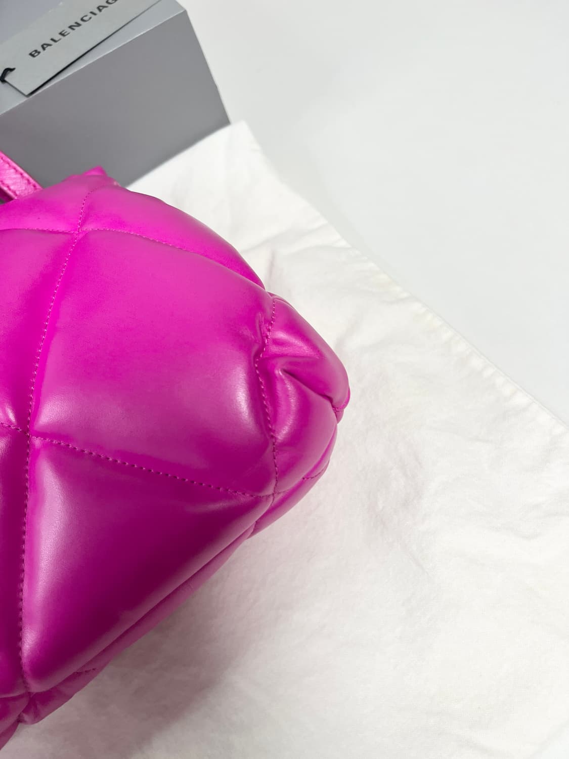 정품 발렌시아가 퀄팅 숄더백 상품이미지8