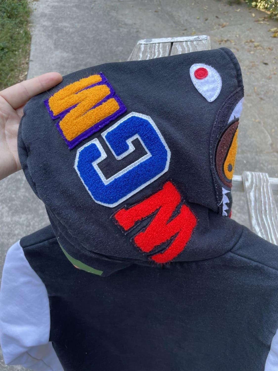  베이프 샤크 인 마일로 후드 바시티 자켓 상품이미지3