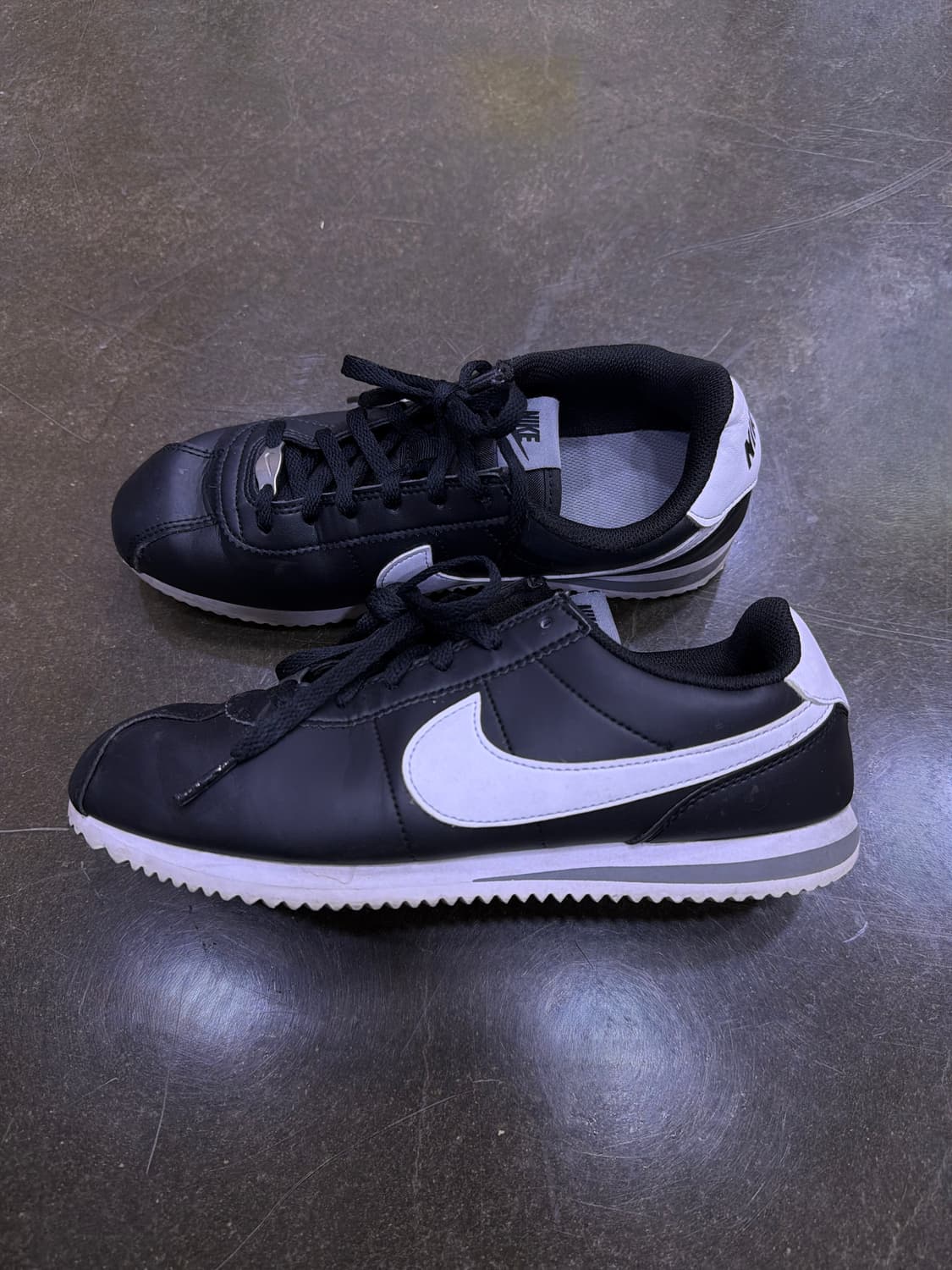 나이키 클래식 코르테즈 레더 블랙 화이트 스니커즈 240 상품이미지5