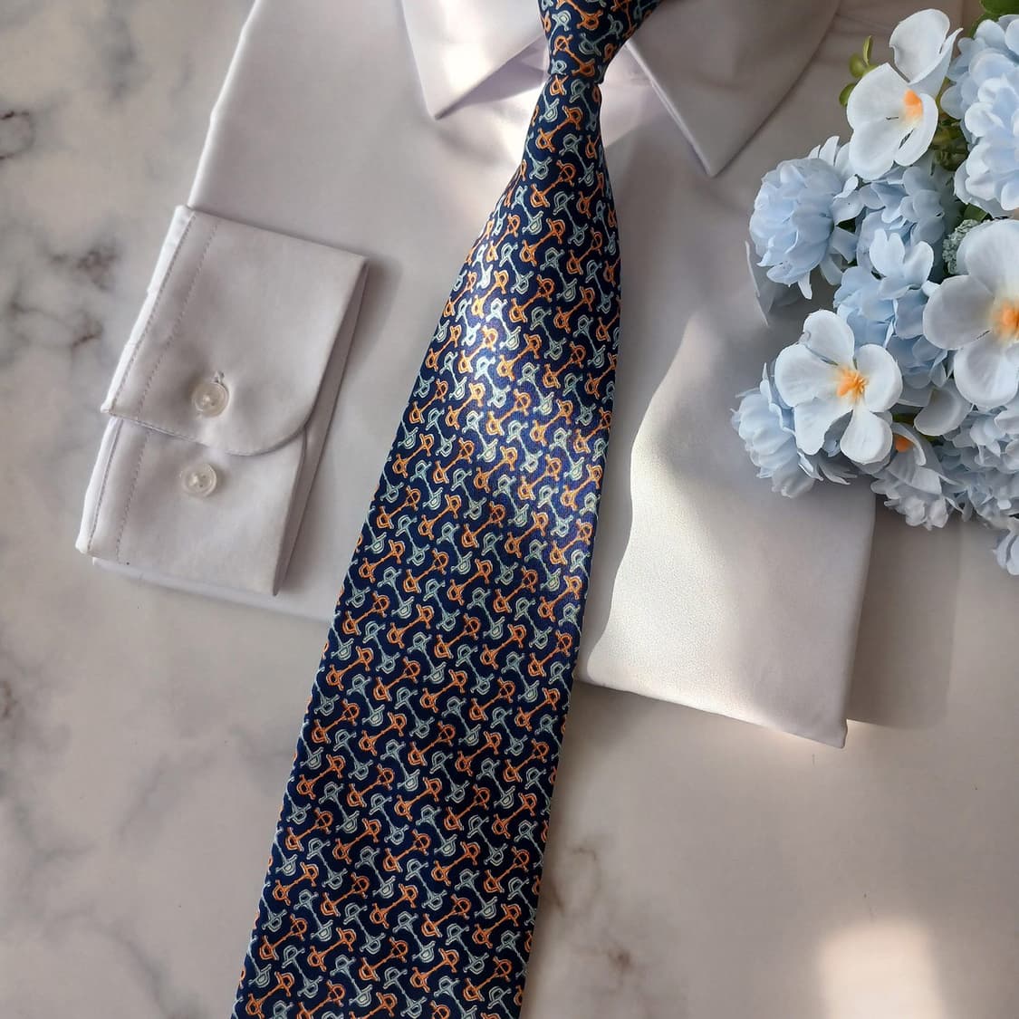 아이그너 실크 네이비 로고 패턴 넥타이 9.6cm A+등급 A19076
 상품이미지6