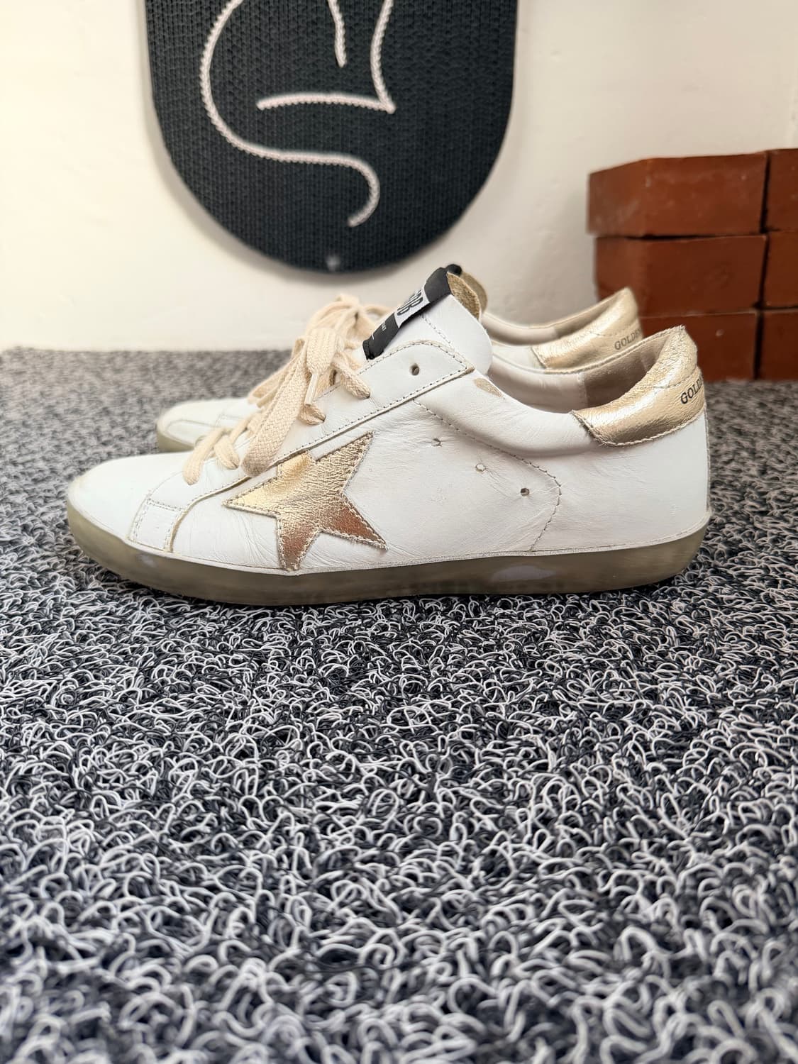 골든구스 슈퍼스타 화이트 골드 스니커즈 37/ 240 상품이미지1