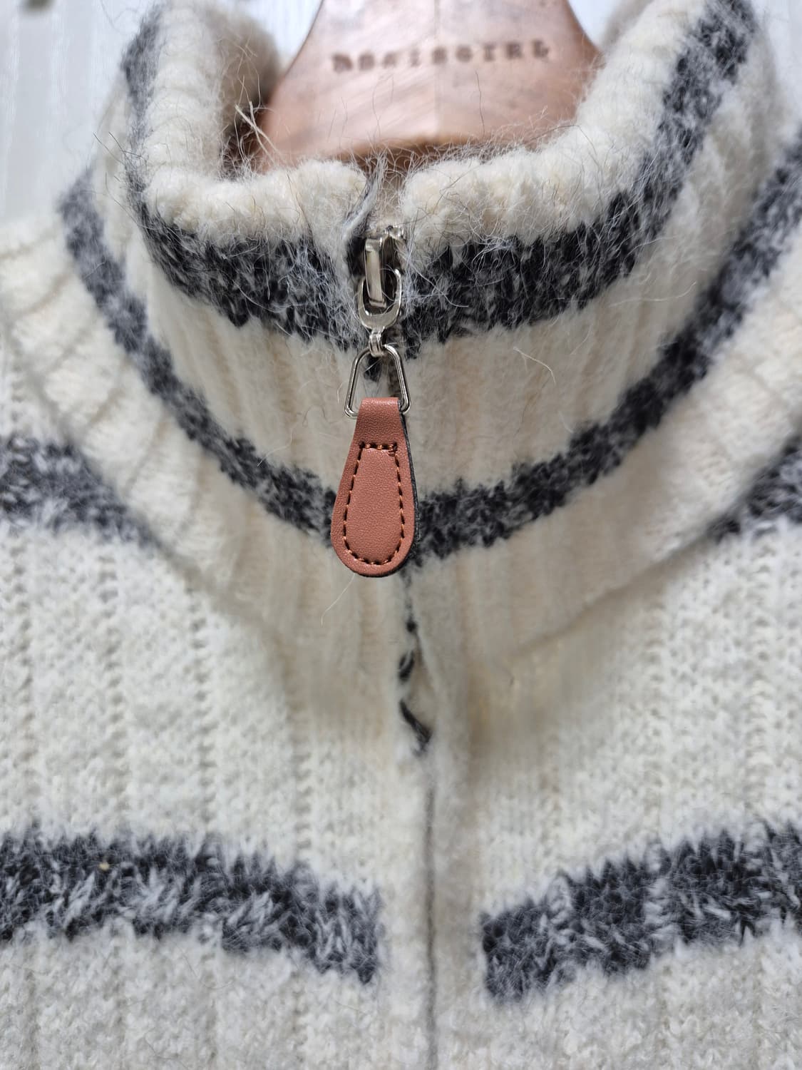 스트라이프 헤어리 니트 집업 상품이미지3