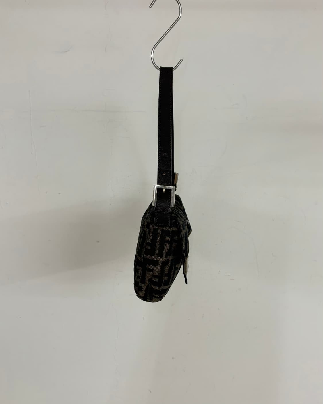 펜디 브라운 주카 패턴 바게트 숄더백 상품이미지3