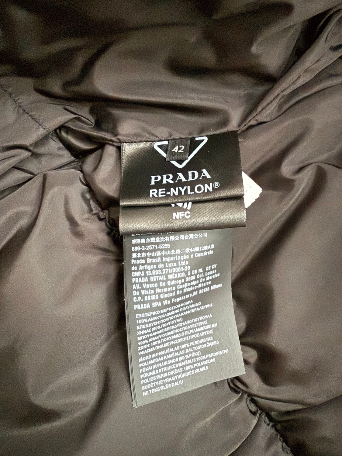 프라다 prada 리나일론 푸퍼자켓(패딩) 42사이즈 상품이미지4