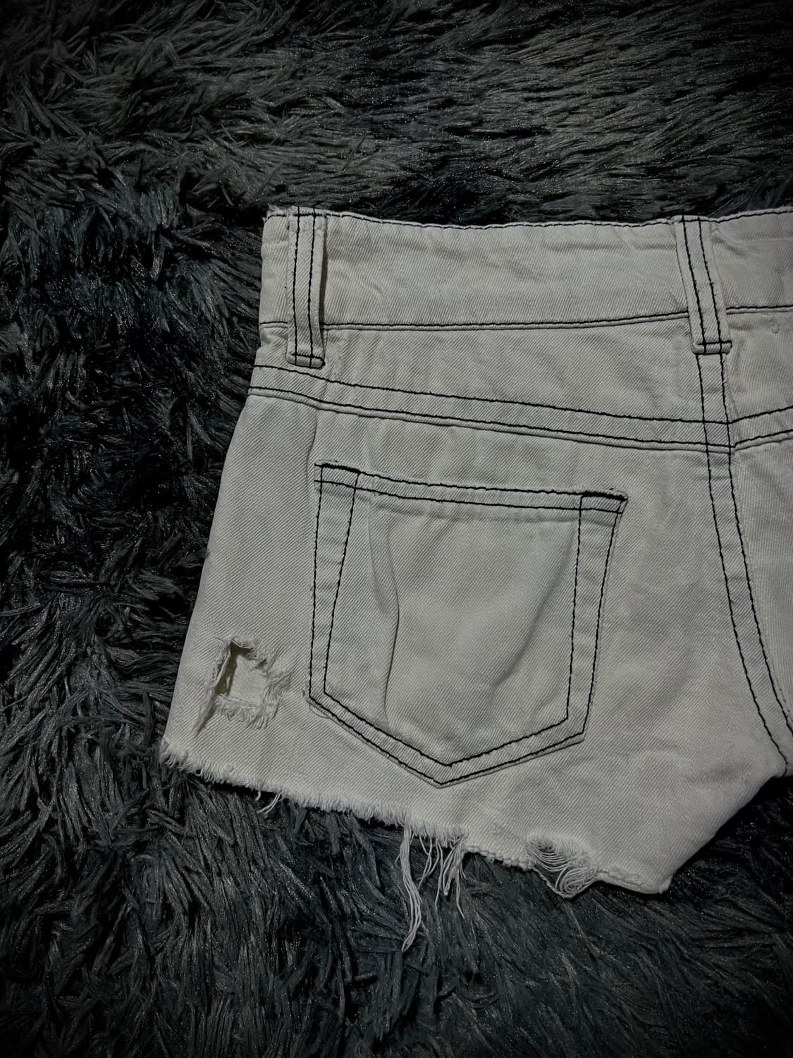 블랙스티치 데미지 화이트 숏 팬츠  상품이미지7