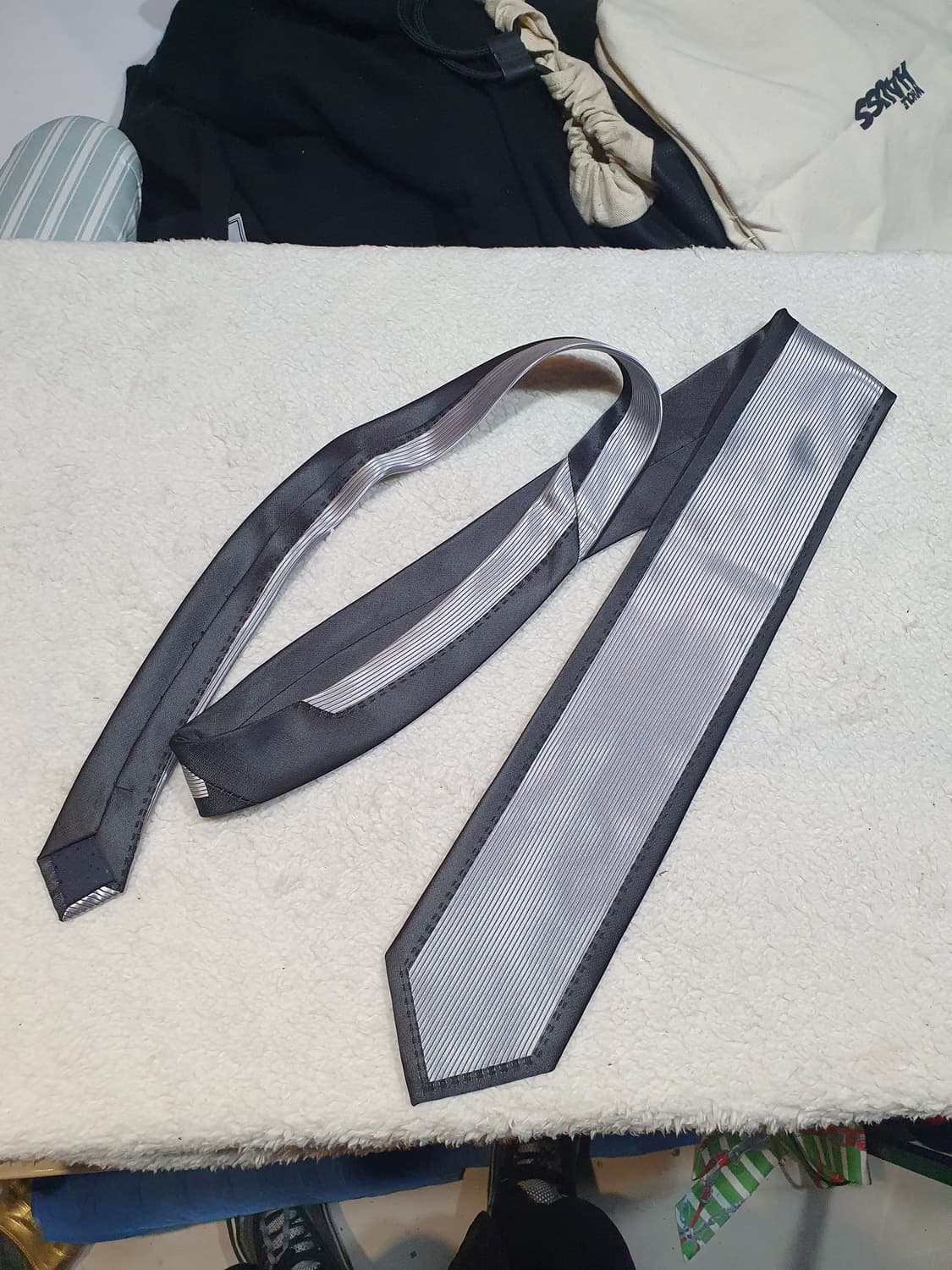 회색 스트라이프 넥타이 상품이미지1