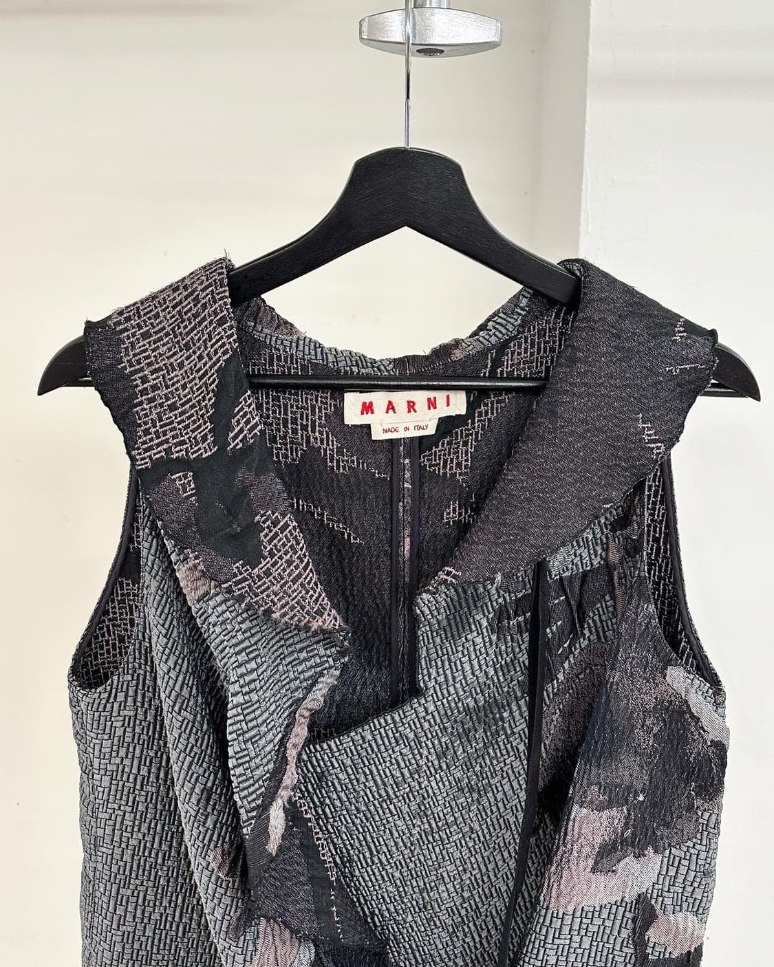 마르니 브라운 프론트 오픈 아세테이트 슬리브리스 자켓  상품이미지2