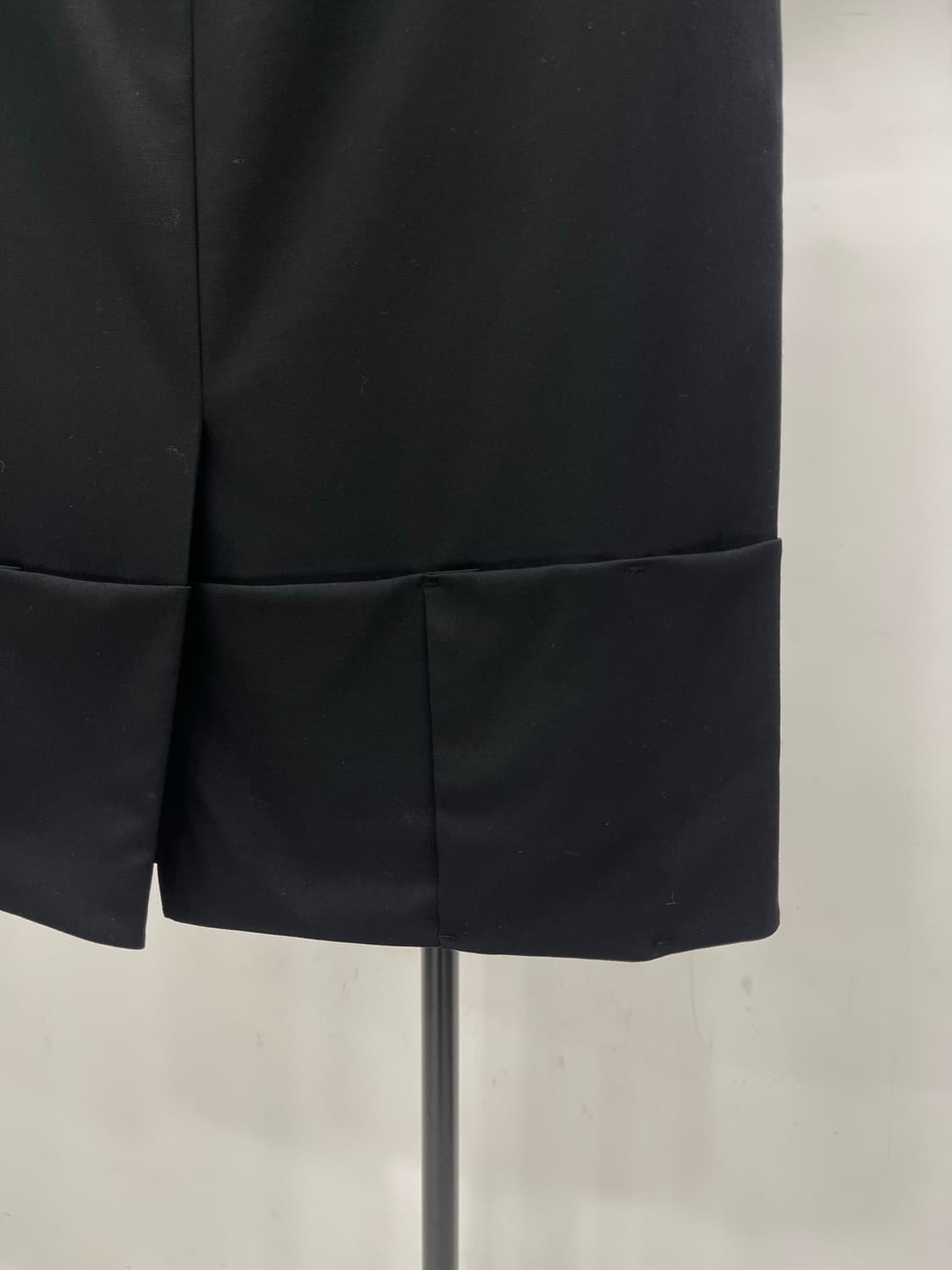 구호 울 블랙 스커트 상품이미지4