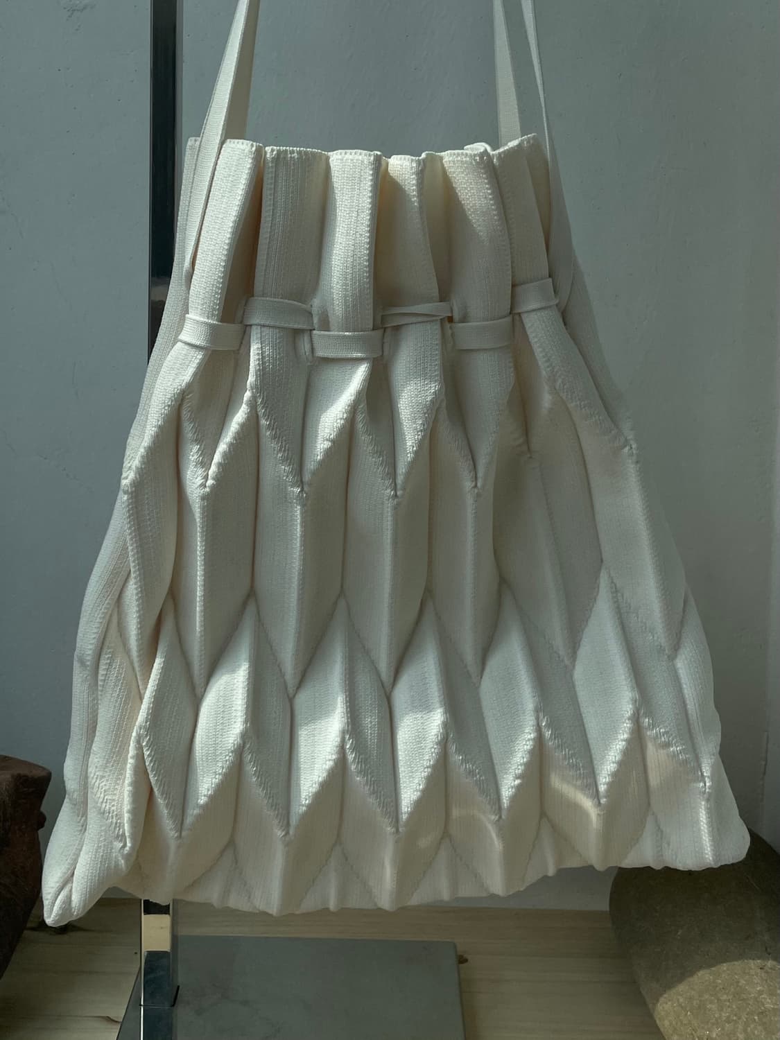 Issey Miyake Plantation Pleated Bag 상품이미지4