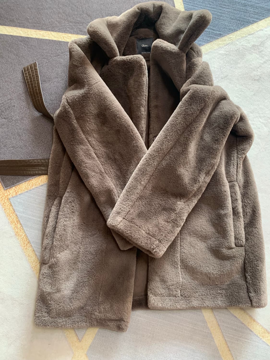 로엠 벨티드 퍼 자켓 여자사이즈 새상품 상품이미지2