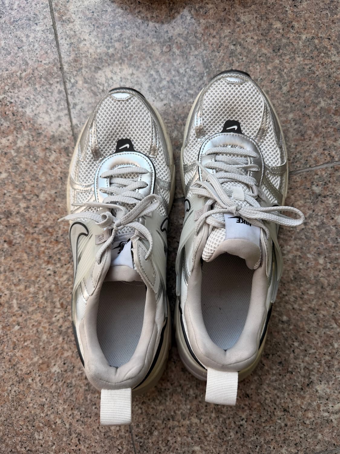 나이키 V2K 런 실버 270 상품이미지2