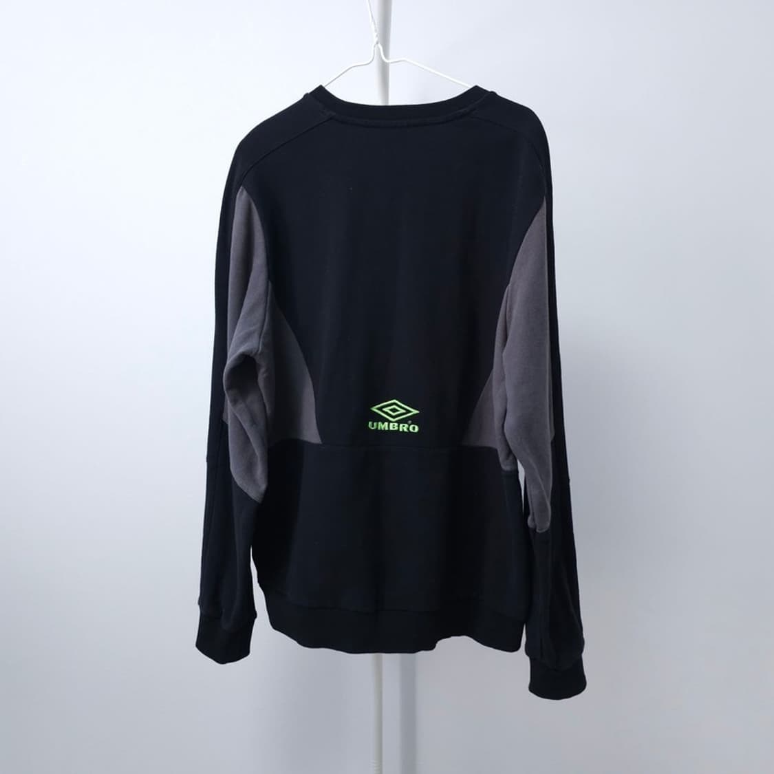 엄브로 맨투맨 105 상품이미지2