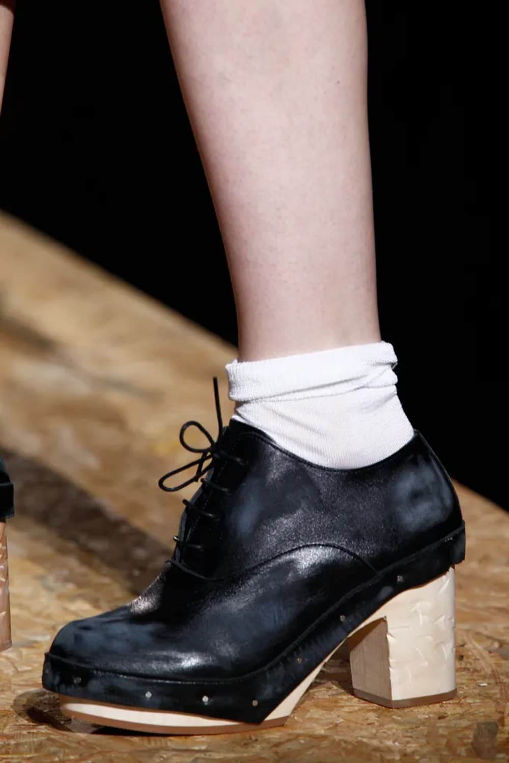 12aw 꼼데가르송 스터드 우드 힐 상품이미지4