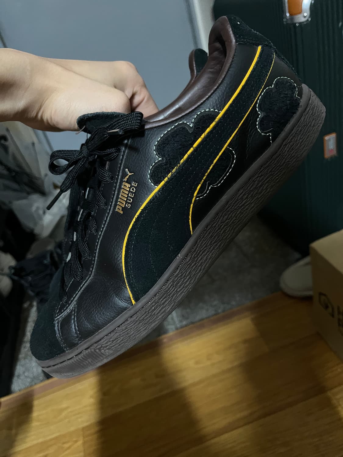 푸마 x 원피스 스웨이드 검은 수염 티치 스니커즈 블랙 다크 초콜릿 상품이미지3