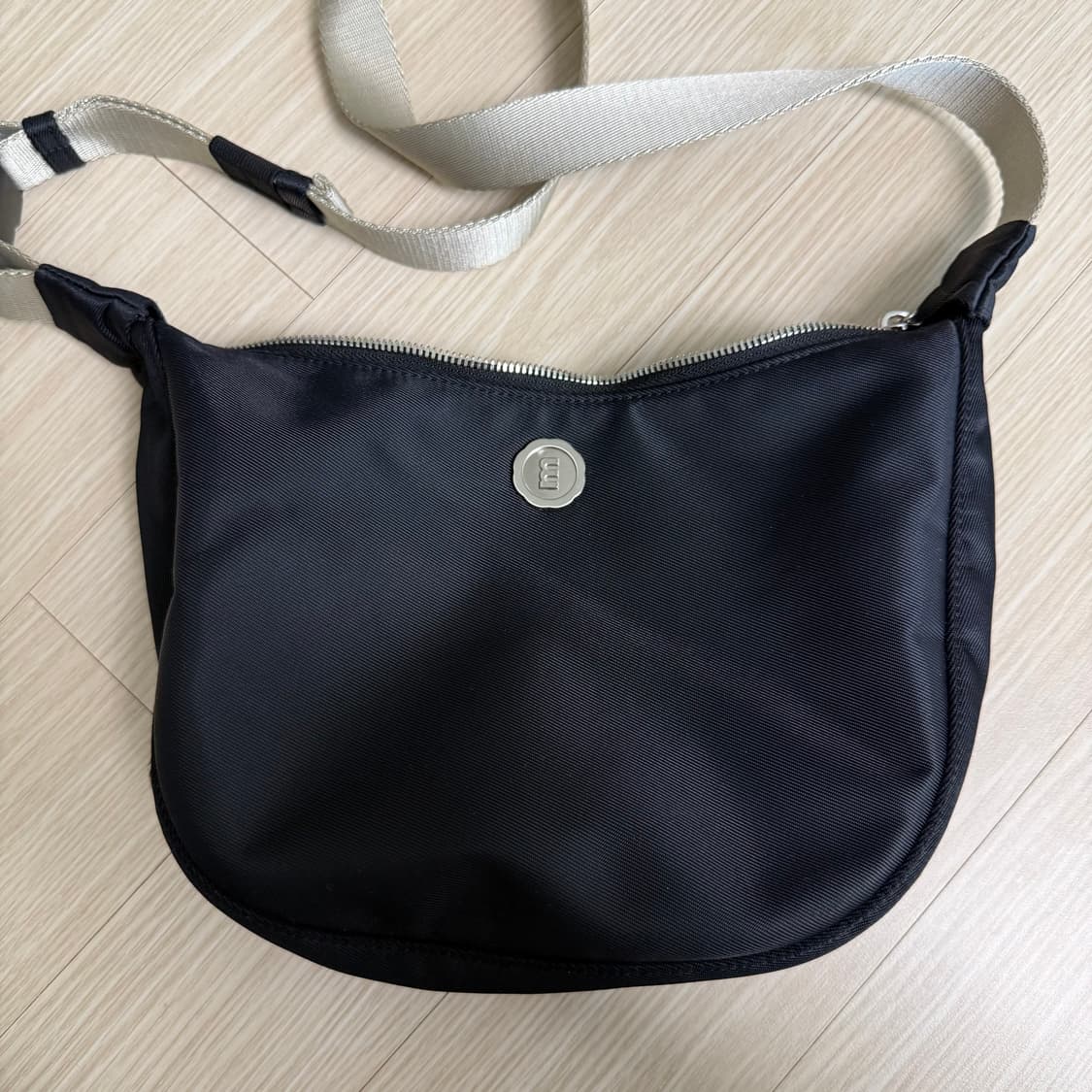 미닛뮤트 minitmute 클로 웨이스트 블랙/실버 크로스백 상품이미지2