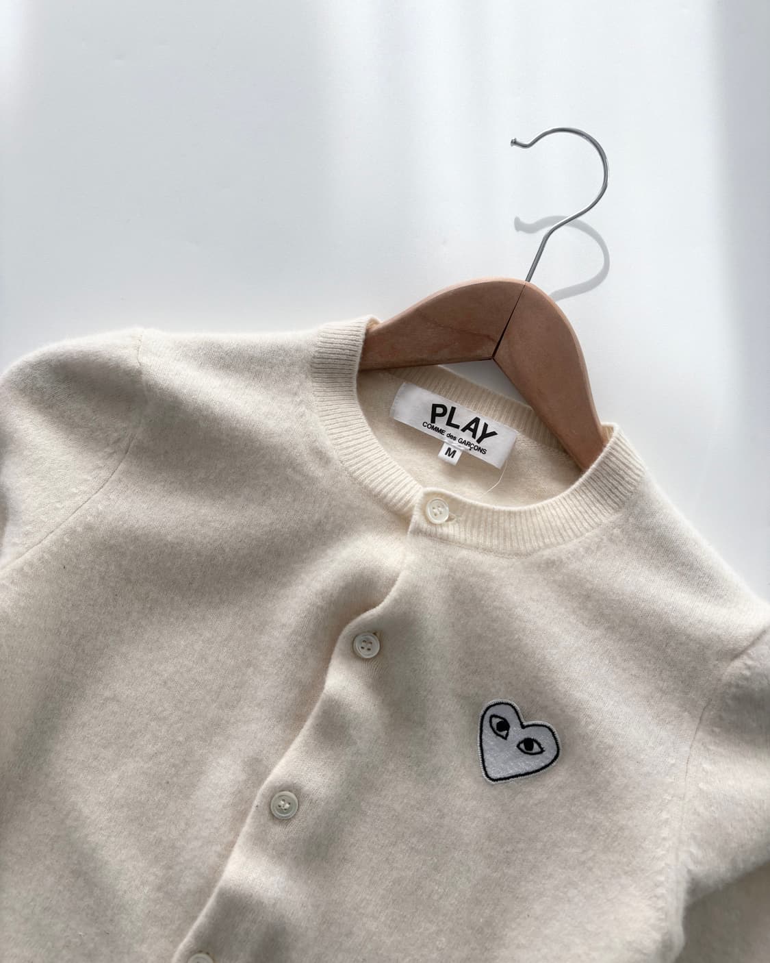 COMMEdesGARÇONS 꼼데가르송 하트와펜 아이보리컬러 울 가디건 상품이미지4