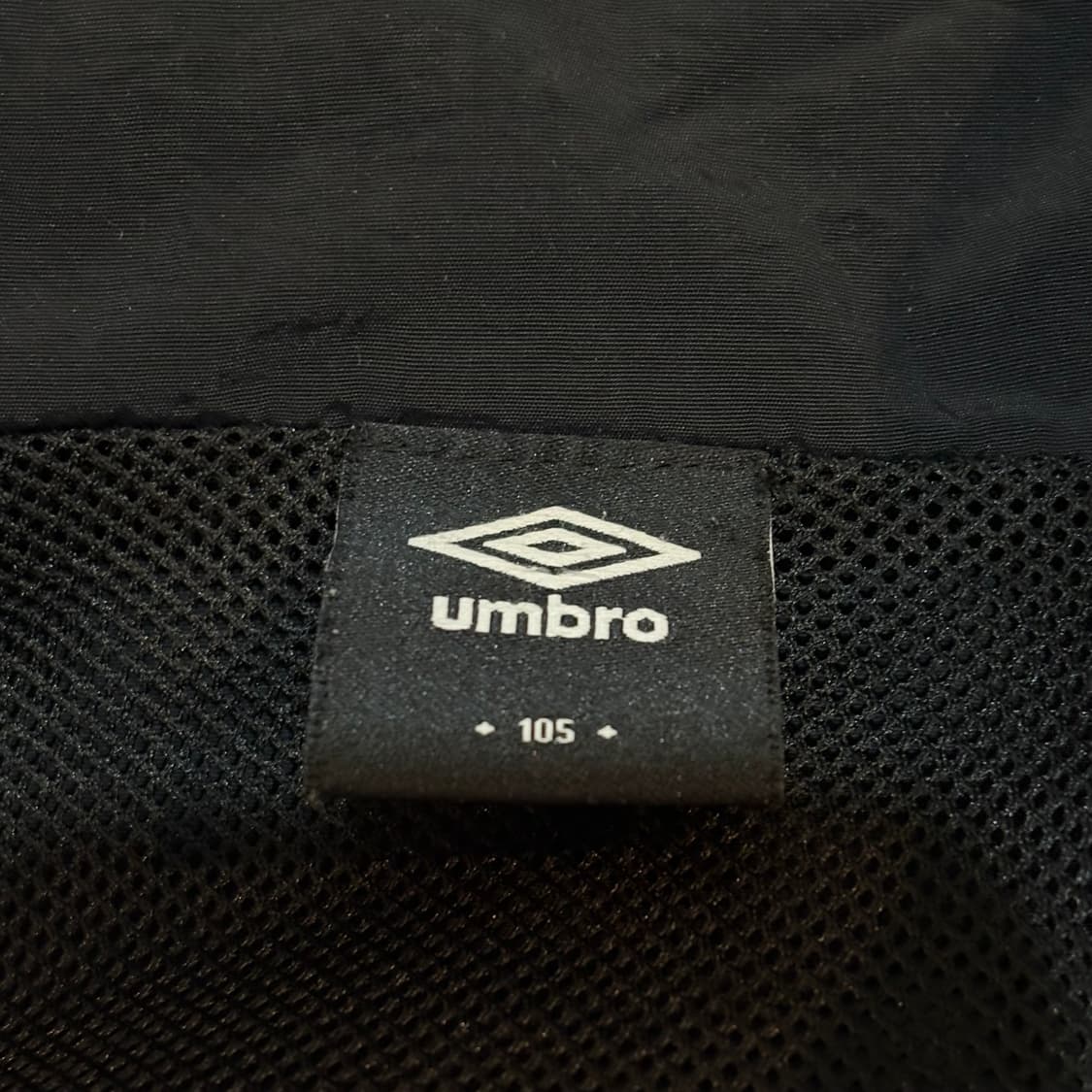 105 엄브로 잉글랜드 블랙 바람막이 상품이미지4