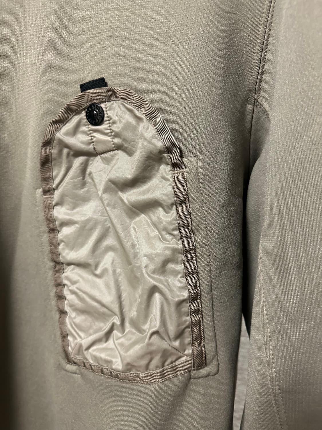 스톤아일랜드 라미플락 맨투맨 올리브카키 (M) 상품이미지3