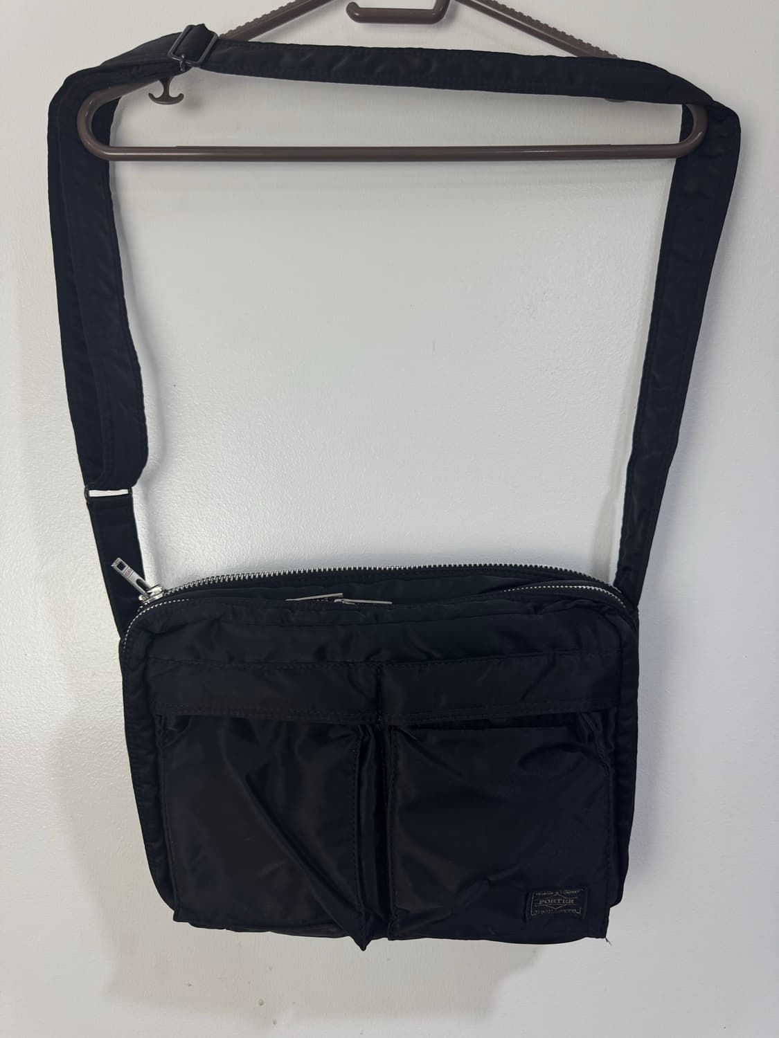 요시다포터 탱커 크로스백 M 사이즈 블랙컬러  상품이미지1