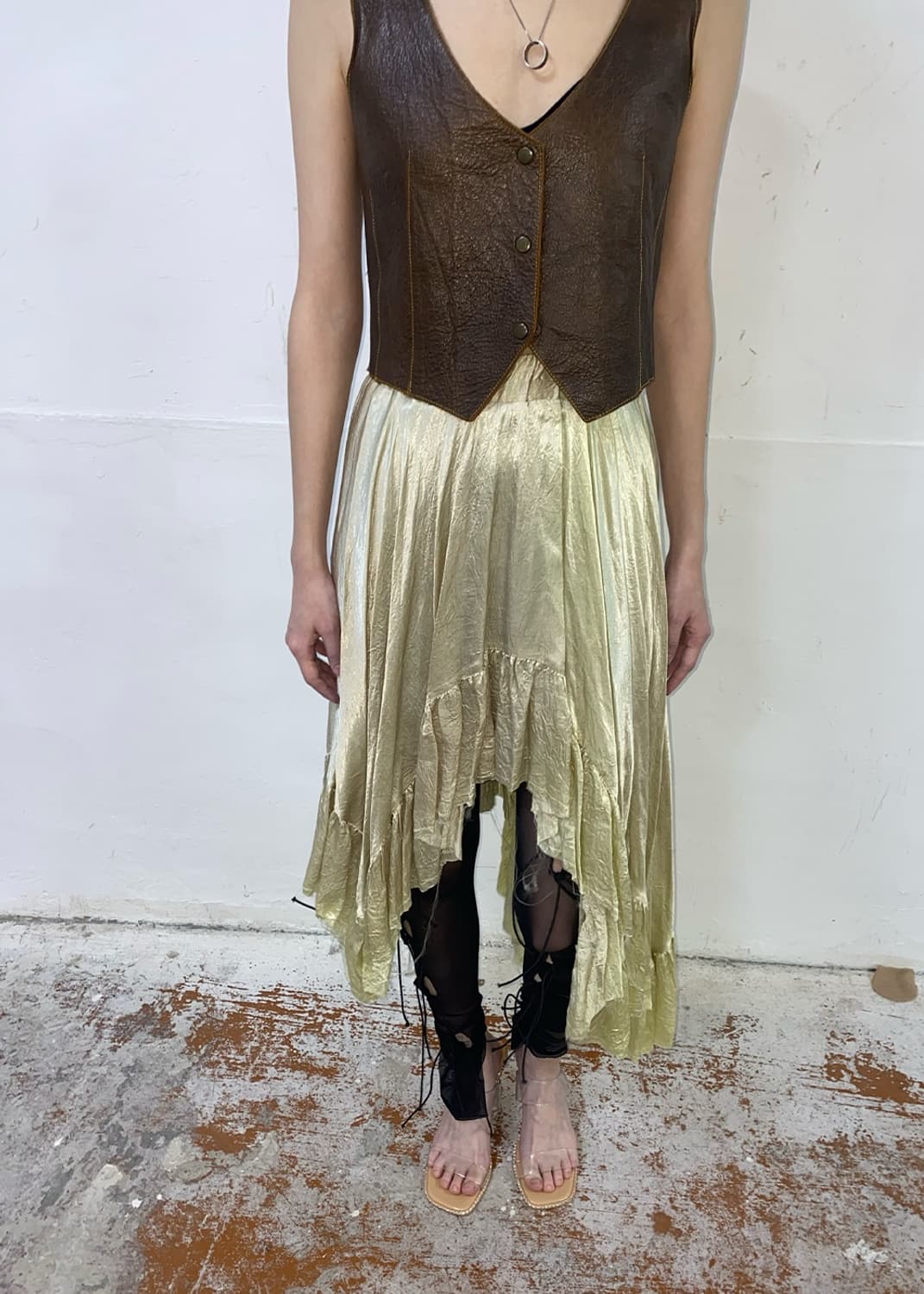 Irregular Hem Poly-Silk Shimmer Skirt 상품이미지1