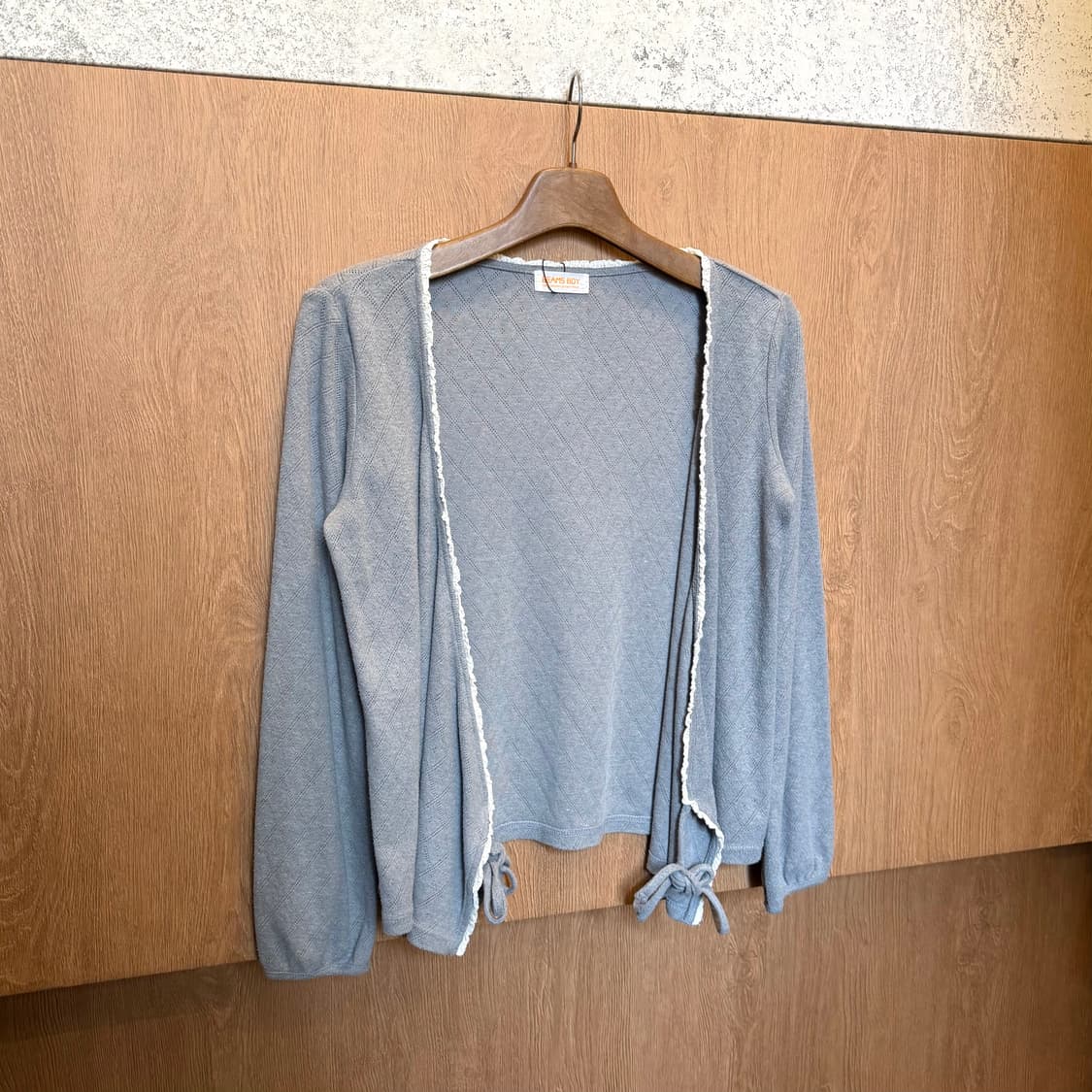 빔즈 보이 긴팔 니트 가디건 밑단 스트링 타이 디테일 라이트 블루 상품이미지4